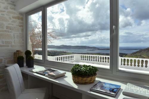 Paros Villa Sleeps 10 Pool Air Con Wifi T478597
