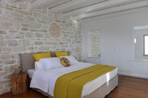 Paros Villa Sleeps 10 Pool Air Con Wifi T478597