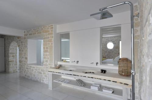 Paros Villa Sleeps 10 Pool Air Con Wifi T478597