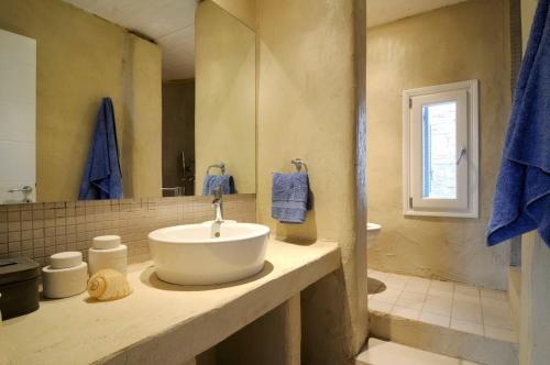 Paros Villa Sleeps 17 Pool Air Con
