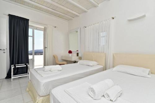 Paros Villa Sleeps 12 Pool Air Con T478601