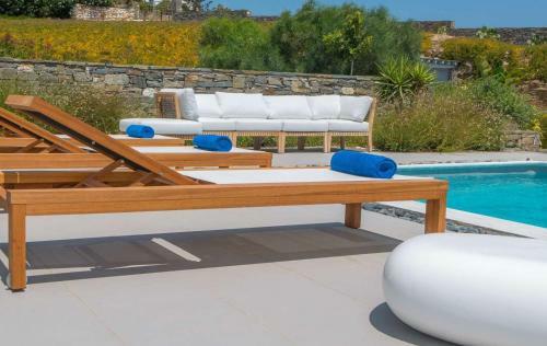 Paros Villa Sleeps 6 Pool Air Con Wifi