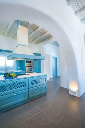Paros Villa Sleeps 6 Pool Air Con Wifi