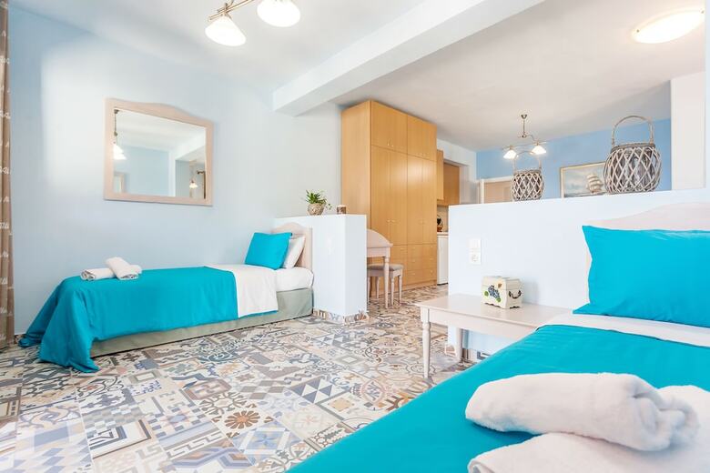 Stafylos Suites & Boutique Hotel