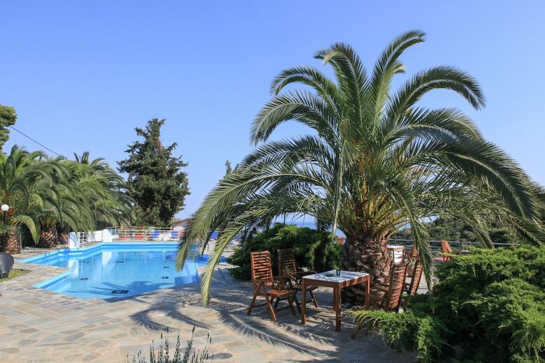 Stafylos Suites & Boutique Hotel