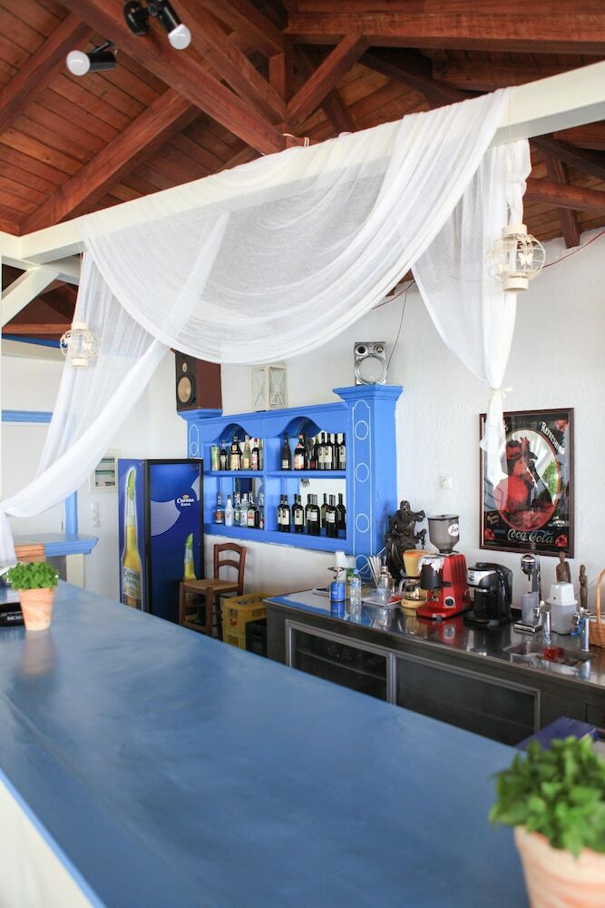 Stafylos Suites & Boutique Hotel