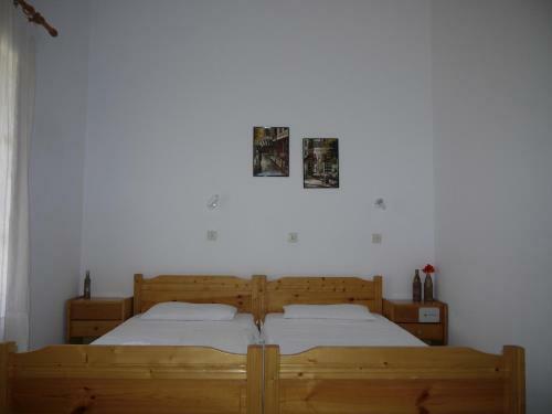 Hostal Crystal Apartments