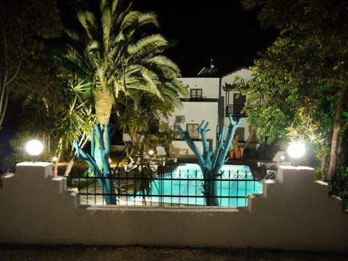Hostal Crystal Apartments