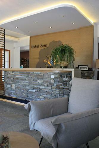 Zeus Hotel