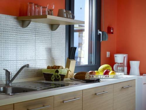 Aeolis Apartments & Studios