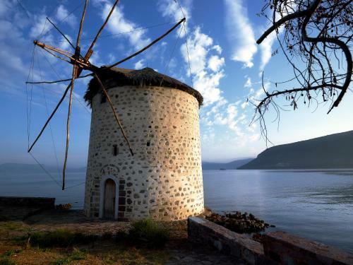 Aeolis Apartments & Studios