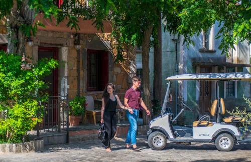 Apartamento Lively Studios At Varos Square