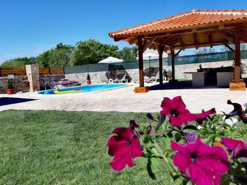 Holiday Home In Zemunik Gornji With Pool