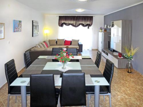 Holiday Home Edo (lbn325)
