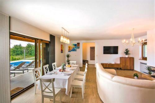 Holiday Home Jadran (lbn310)