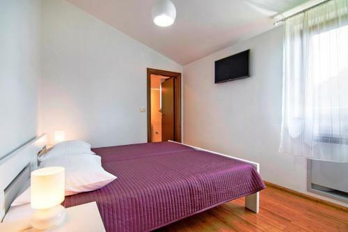 Holiday Home Jadran (lbn310)