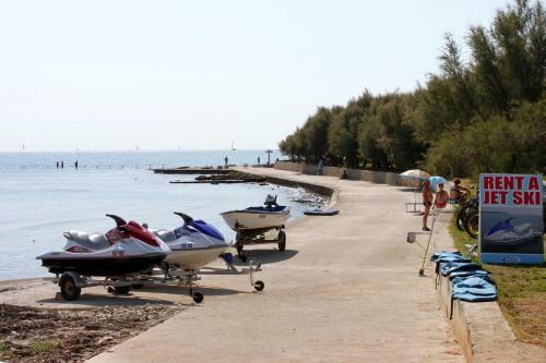Apartments With A Parking Space Novigrad - 15227
