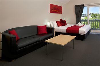 Boathouse Resort Motel