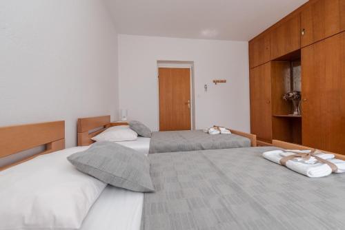 Centrally Located Apartment For 16