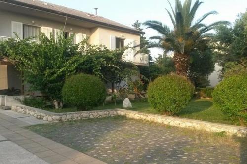 Centrally Located Apartment For 16