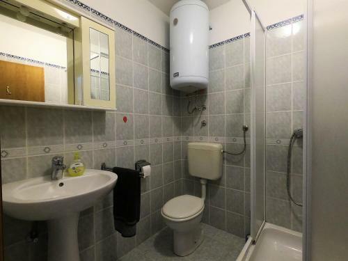 Golden Center Apartments