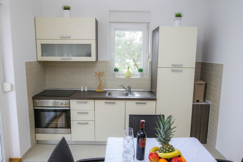 Summer Breeze Apartments