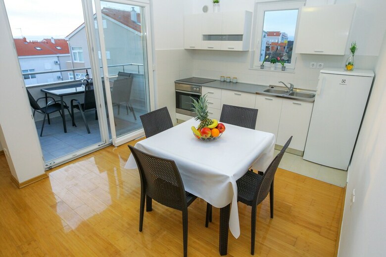 Summer Breeze Apartments