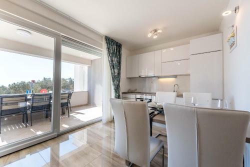 Apartments With Pool Villa Zora