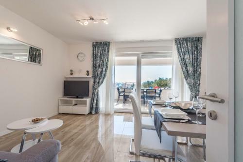 Apartments With Pool Villa Zora