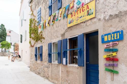 Apartments With Pool Villa Zora