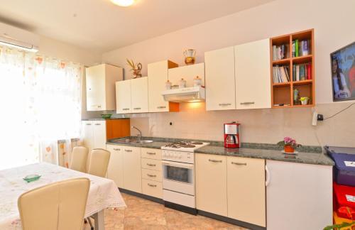 Apartment Ljiljana 1553
