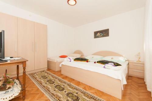 Apartments With A Parking Space Omis - 14422