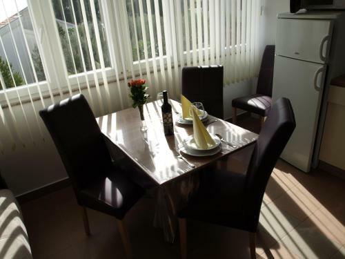 Hostal Apartments Adria