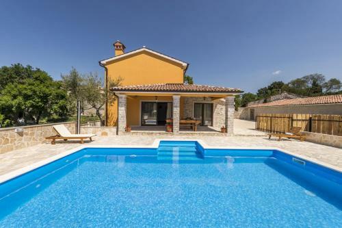 Spacious Four-bedroom Villa Marija Klo?tar