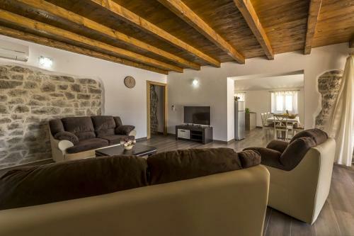 Spacious Four-bedroom Villa Marija Klo?tar