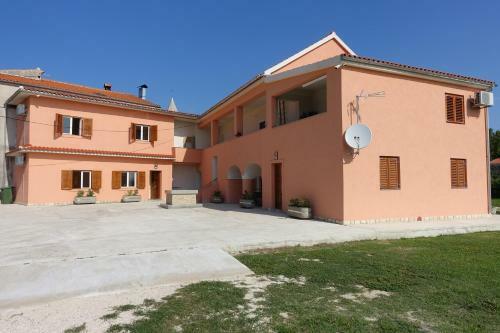 Hostal Apartments Leon Nin