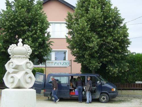 Hostal Ujv�ri Vend�gh�z