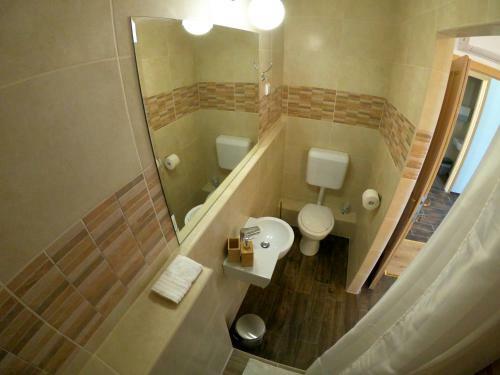 Hostal Buz�s Pince Vend�gh�z