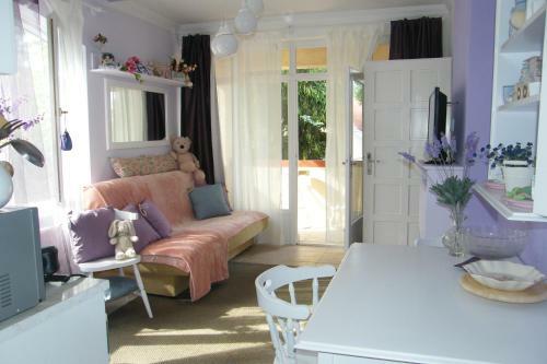 Gy�ngyvir�g Apartman