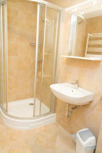 Nimr�d Hotel �s �tterem