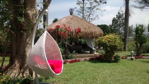 La Oma Hotel & Cafe