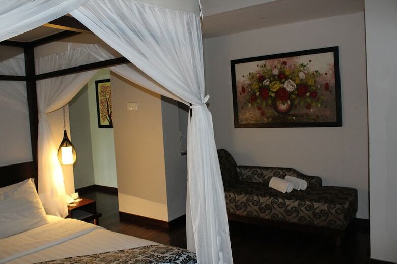 Hotel Lagoi Bay Villas