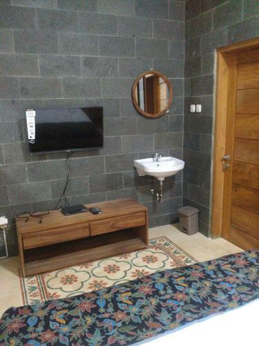 Hostal Reddoorz @ Letjend S. Parman Pacitan
