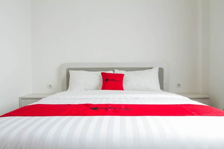 Hotel Reddoorz Plus Near Jatinangor Town Square 2