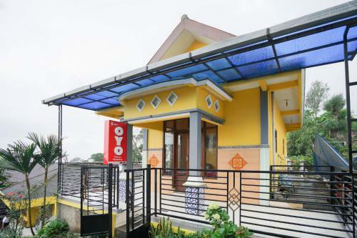 Hotel Oyo 1967 Canaya Residence