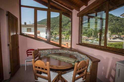 Laura's Holiday House On Como Lake