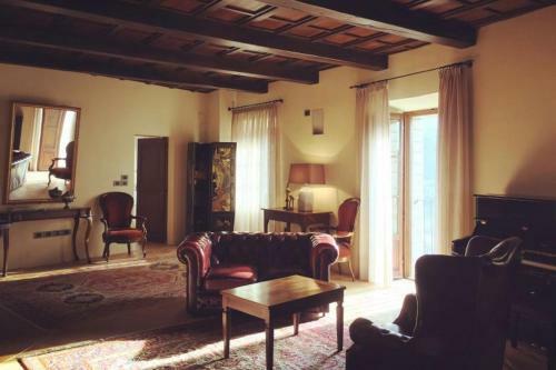 Naro Villa Sleeps 12 Wifi