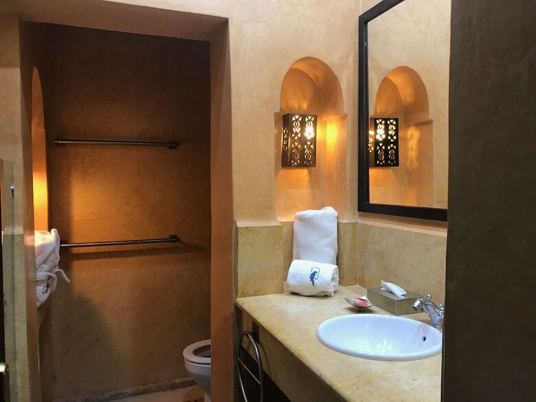 Hostal Villa Le Perroquet Bleu