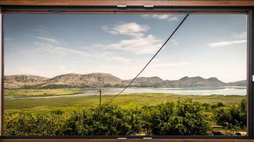 Haustor Skadar Lake