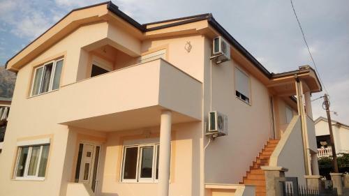 Val Apartment